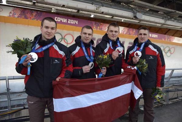 Oskara Melbārža četrinieks ar izcīnītajām sudraba medaļām Soču olimpiskajās spēlēs. 2014. gads.