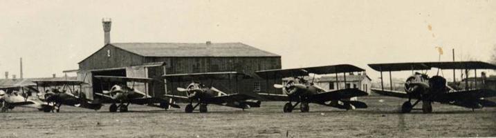 Aviācijas diviziona lidmašīnas Spilves lidlaukā ap 1920. gadu.