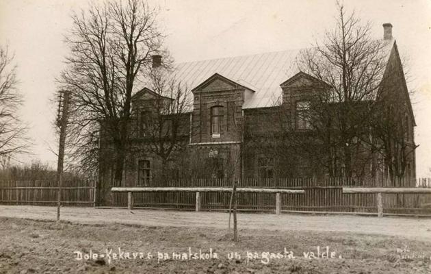 Doles pagasta nams un pamatskola. Ķekava, ap 1937. gadu.