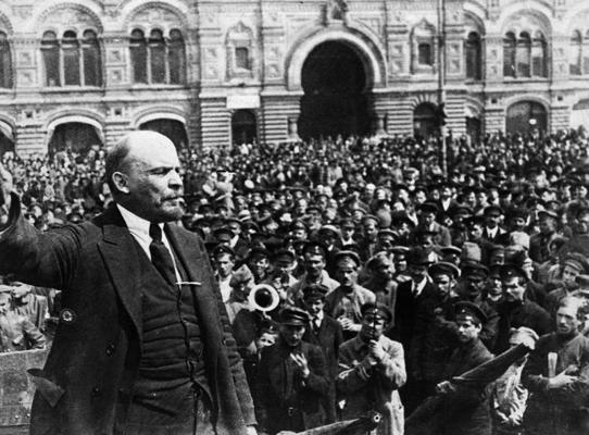 Krievijas lielinieku līderis Vladimirs Ļeņins saka runu Sarkanās armijas dibināšanas pirmajā gadadienā Sarkanajā laukumā. Maskava, 25.05.1919.
