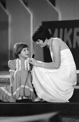 Līga Kreicberga un Aija Kukule izpilda Raimoda Paula dziesmu "Dāvāja Māriņa". 1981. gads.