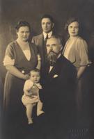 Alfrēds Kalniņš ar ģimeni. Ņujorka, 1932. gads.