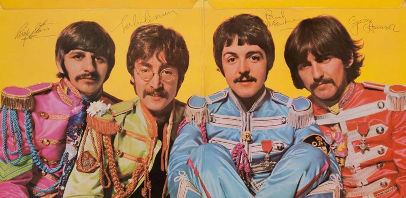 The Beatles albuma Sgt. Pepper s Lonely Hearts Club Band (1967) vāka atvērums.