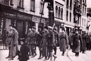 Sarkanās armijas karavīri ienāk Rīgā. 03.01.1919.