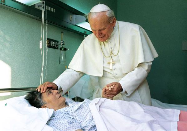 Pāvests Jānis Pāvils II apmeklē pacientus. Roma, Itālija, 20. gs. 90. gadi.