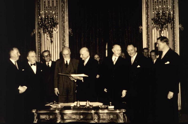 Nīderlandes, Beļģijas, Francijas, Rietumvācijas, Itālijas un Luksemburgas ārlietu ministri pēc Parīzes līguma parakstīšanas. Parīze, 18.04.1951.