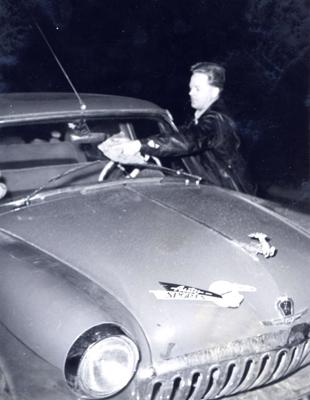 Aleksandrs Karamiševs ar savu auto. 20. gs. 60. gadi.