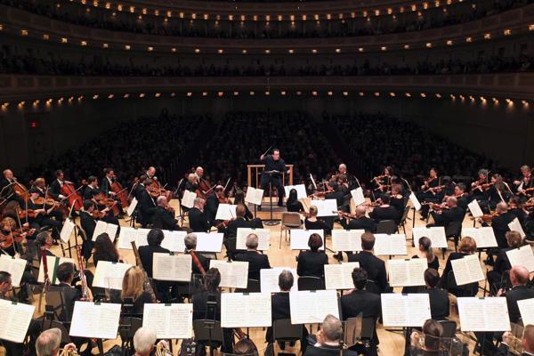 Diriģents Andris Nelsons un Bostonas simfoniskais orķestris izpilda Gustava Mālera 6. simfoniju Kārnegī zālē. Ņujorka, 17.04.2015.
