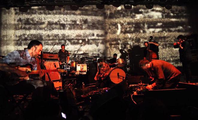 Grupas Godspeed You! Black Emperor uzstāšanās festivālā "All Tomorrow's Parties" Ņujorkā. ASV, 23.09.2012.