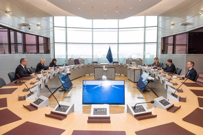 Eiropas Komisijas izpildviceprezidents un tirdzniecības komisārs Valdis Dombrovskis uzņem Eiropas Revīzijas palātas locekli Rimantu Šadžu (Rimantas Šadžius). Brisele, 25.10.2021.
