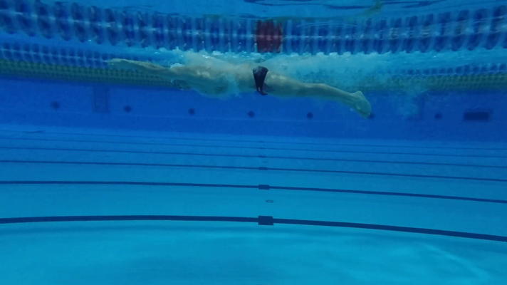 Latvijas izlases peldētājs un rekordists Daniils Bobrovs demonstrē peldējumu brasā. Ķīpsalas peldbaseins, Rīga, 07.07.2023.