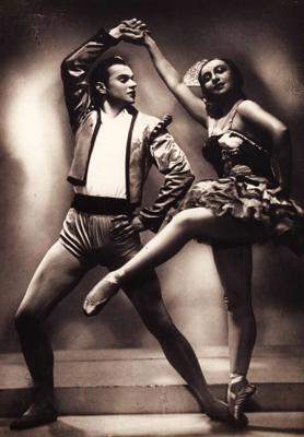 Anna Priede Kitrijas lomā un Aleksandrs Lembergs Bazila lomā baletā “Dons Kihots”. Latvijas Nacionālās opera, 1941. gads.
