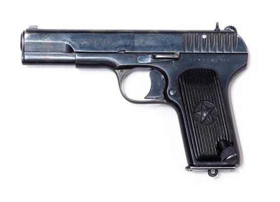 10. att. Pusautomātiskā pistole TT (пистолет TT), 1933. gada paraugs, pēckara modifikācija, 1946. gads, PSRS, Tulas ieroču rūpnīca, kalibrs 7,62 mm.