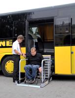 Atbilstoši Eiropas Padomes Regulai Nr.181/2011 tiek nodrošināta pakalpojumu pieejamība pasažieriem ar invaliditāti un ierobežotām pārvietošanās spējām. Rīga, 2013. gads.