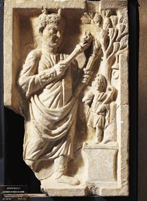 Reljefs, kurā attēloti Kibeles priesteri viņas kulta svinību laikā. No Svētās salas (Isola Sacra) nekropoles. Romas civilizācija, 3. gs.