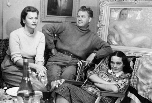 No kreisās: gleznotāja Veronika Janelsiņa, komponists Volfgangs Dārziņš un gleznotāja Anna Dārziņa. Vācija, 1948. gads.
