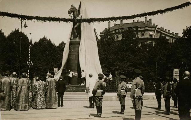 Krievijas imperatora Nikolaja II vizīte Rīgā 1910. gadā. Pētera I pieminekļa atklāšana.