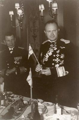Kara flotes komandieris admirālis Teodors Spāde un jūras kapteinis Ādolfs Kalns (Bergs) flotes 20. gadadienā. 10.08.1939.