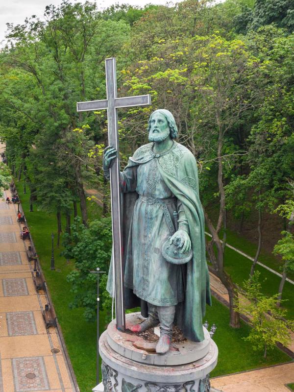 Volodimira Svjatoslavoviča (Volodimira Lielā) piemineklis Kijivā. Ukraina, 2020. gads.