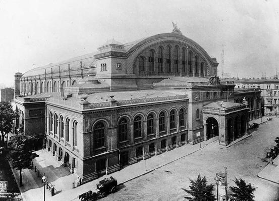 Arhitekta Franca Heinriha Švehtena projektētā Berlīnes Anhaltes dzelzceļa stacija, 1903. gads.