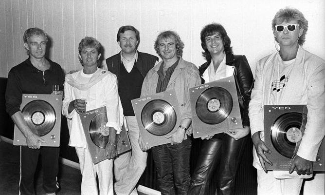 Yes saņem Zelta diskus. Nīderlande, 1984. gads.