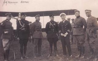 Aviācijas pulka virsnieki ar viesiem no Igaunijas. 20. gs. 20. gadi.