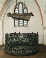 Ernsta Barlaha piemineklis kritušajiem (Der Schwebende, 1927) Gistrovas pilsētas Domā. Vācija, 1990. gads.