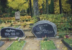 Lapiņu ģimenes kapavieta. Jaunkandavas kapi, Kandava, 1997. gads.