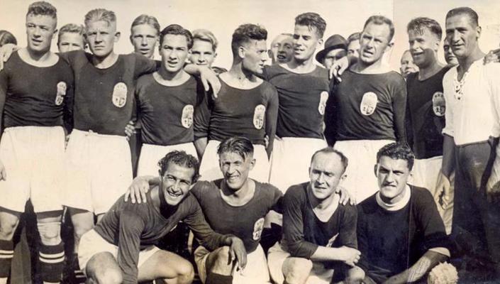 Latvijas valstsvienība spēlē pret Čehoslovākijas valstsvienību (2:1) ASK laukumā, 28.08.1938.