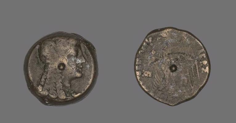 Ptolemaja izdota monēta, kurā attēlota karaliene Kleopatra I kā dieviete Izida, 146.–127. gads p. m. ē.