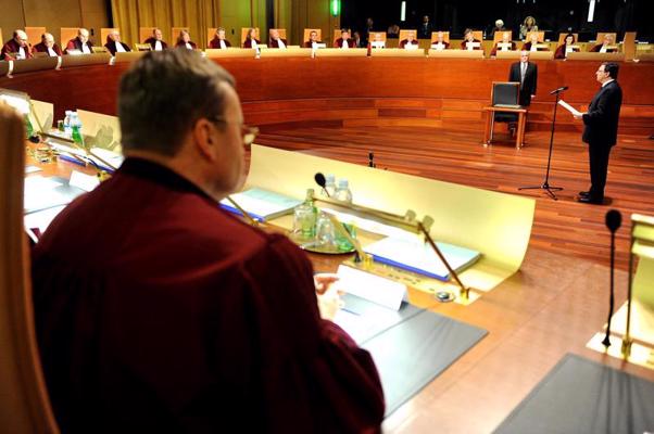 Barroso II Komisijas zvēresta nodošana Eiropas Savienības Tiesas priekšā Luksemburgā ir pēdējais jaunās Eiropas Komisijas investitūras procedūras posms. Luksemburga, 03.05.2010.
