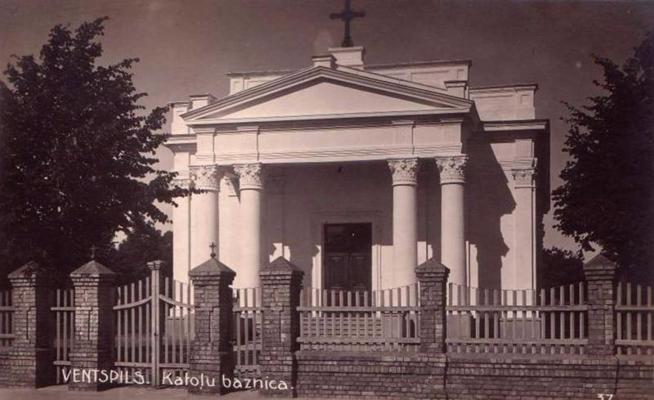 Ventspils Svētā Krusta Romas katoļu baznīca. 20. gs. sākums.