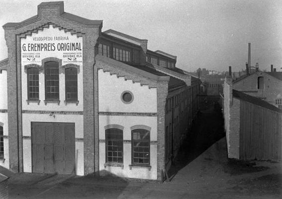 Gustava Ērenpreisa velosipēdu fabrikas jaunais korpuss pie Gaisa tilta Rīgā. 1934. gads.