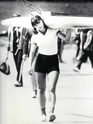 Margarita Kokarēviča dodas uz startu Maskavas airēšanas kanālā, 20. gs. 80. gadi.