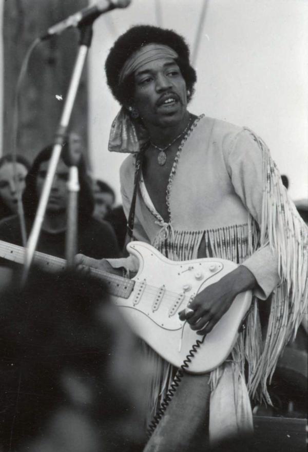 Džimijs Hendrikss, viens no ievērojamākiem ģitāristiem roka vēsturē, uzstājas Vudstokas festivālā Bētelē. Ņujorkas pavalsts, 18.08.1969.