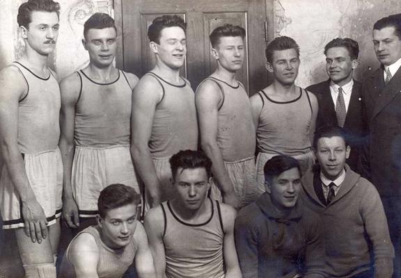 “Universitātes Sporta” vienība – Latvijas basketbola meistari 1930. gadā.