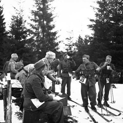 Virsnieku orientēšanās sacensības. Zviedrija, 1939. gads.