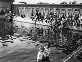 Vasarsvētku draudzes kristīšanas ceremonija Jāņu dienā. 24.06.1930.