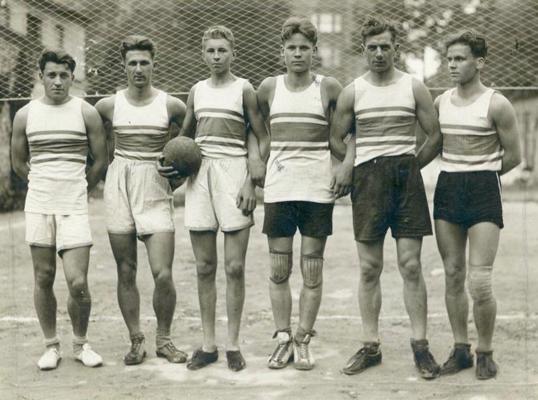Jaunekļu kristīgās savienības volejbola komanda. 20. gs. 20. gadi.