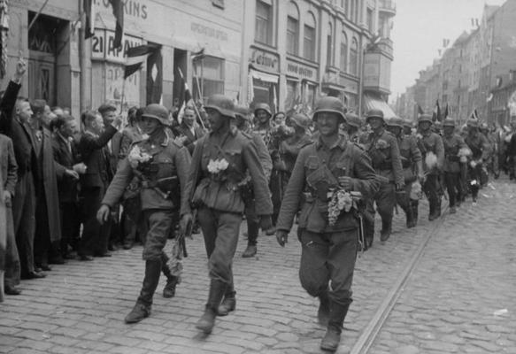 Vācu armijas daļu ienākšana Rīgā. Marijas iela, 01.07.1941.