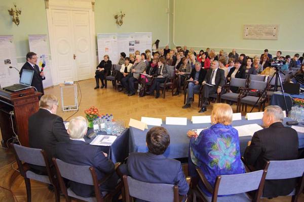 Valsts pētījumu programmas EKOSOC-LV forums "Gudra izaugsme. Izaicinājumi un risinājumi". Rīga, 2016. gads.