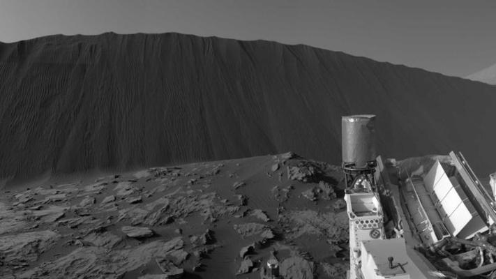 Skats uz Marsu no pašgājējrobota Curiosity. 2016. gads.