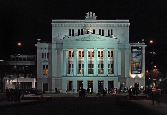 Latvijas Nacionālās operas un baleta ēka. 19.11.2011.