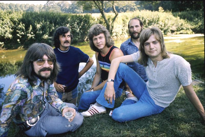 The Moody Blues. Lielbritānija, 1971. gads. No kreisās: Greiems Edžs, Rejs Tomass, Džons Lodžs, Maiks Pinders un Džastins Heivords.