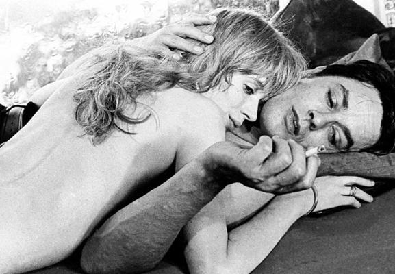 Marianna Feitfula ar Alēnu Delonu filmā “Meitene ar motociklu”. 1968. gads.