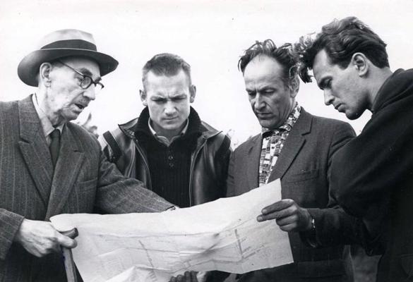 No kreisās: Gustavs Praudiņš, Miks Zvirbulis, Rolands Kalniņš un Raimonds Babins filmas "Akmens un šķembas" (Es visu atceros, Ričard!) uzņemšanas laikā. 1966. gads.