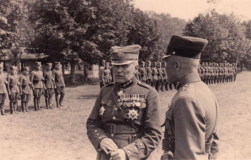 Ģenerālis Jānis Kurelis Latvijas armijas Sapieru pulka gadasvētkos. 1939. gads.