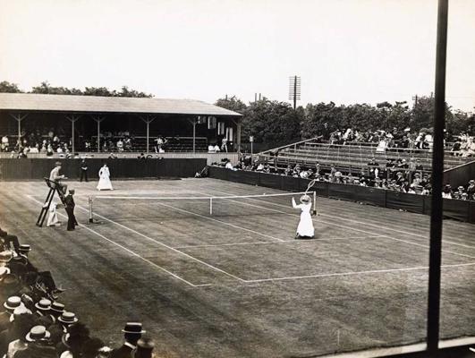 Sieviešu sacensības Vimbldonas tenisa turnīrā. 19. gs. beigas, 20. gs. sākums.