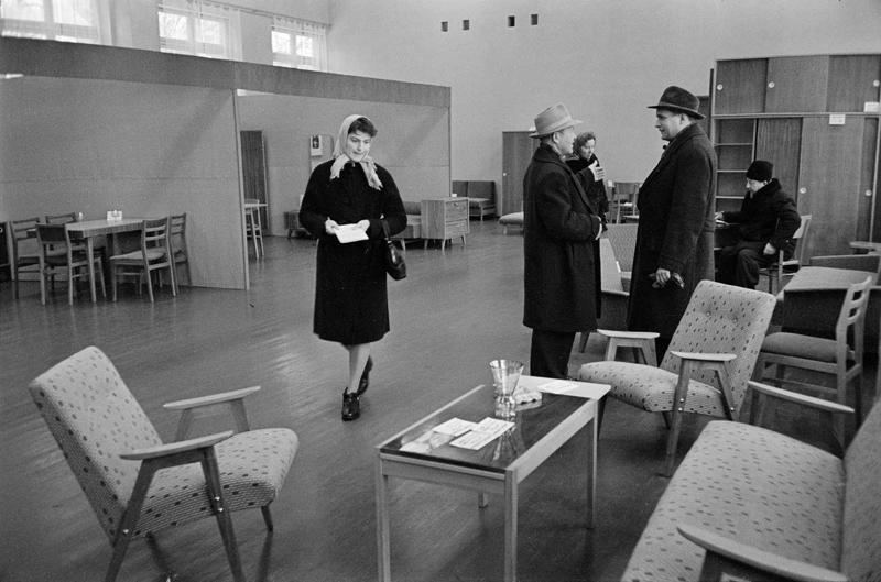 Mēbeļu gadatirgus mēbeļu firmas "Rīga” telpās. Rīga, 1963. gads.