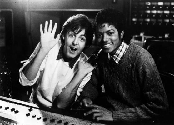 Pols Makartnijs un Maikls Džeksons ierakstu studijā. 1980. gads.